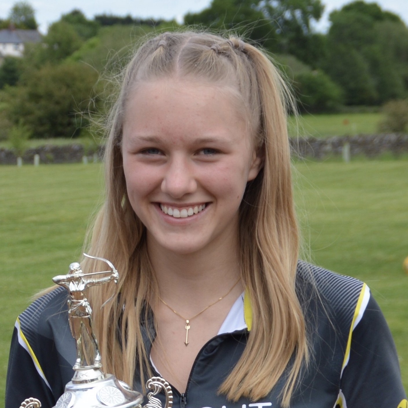 SQ Emelia - Archery record holder